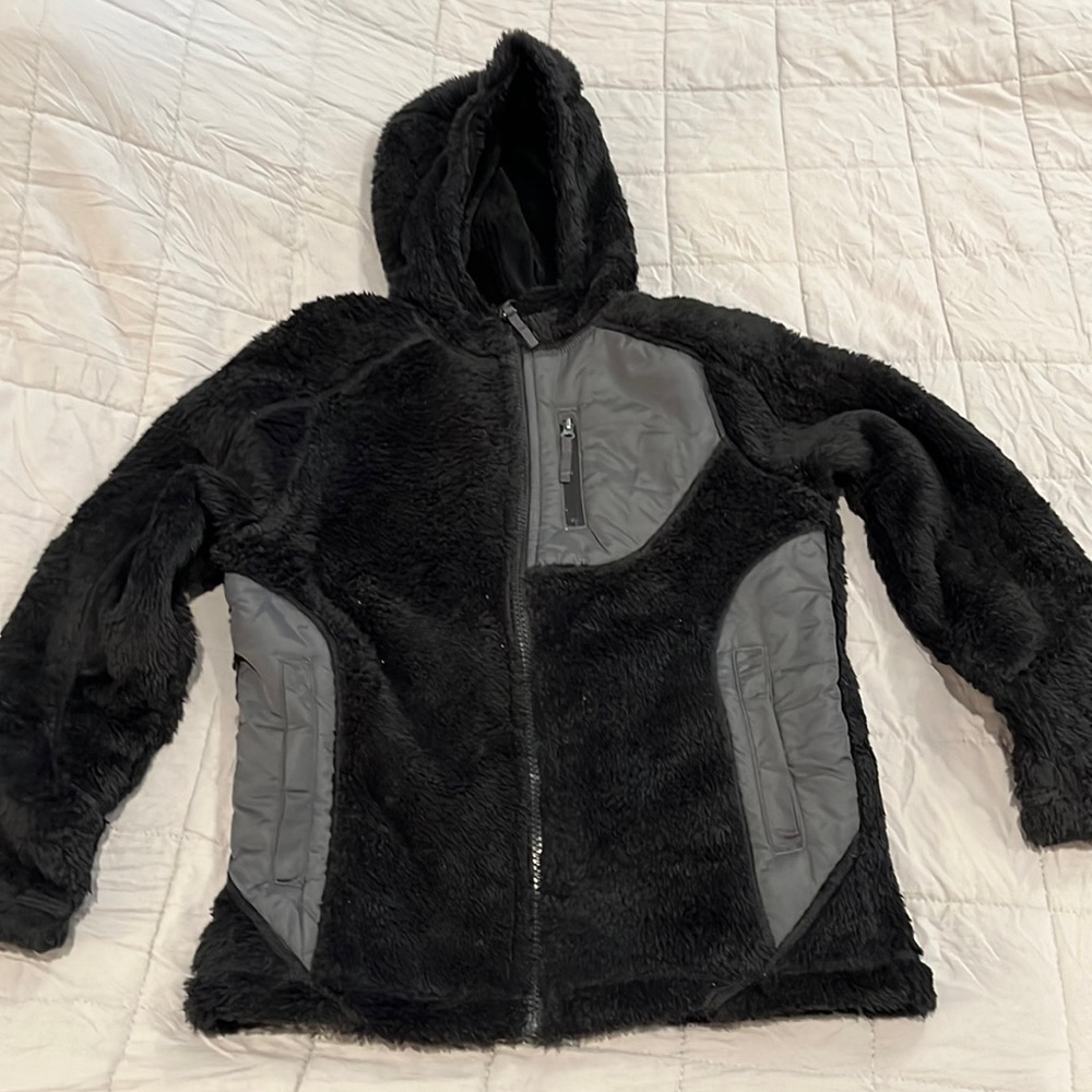 Boys winter jacket. Warm and cozy size 7 black with pockets.